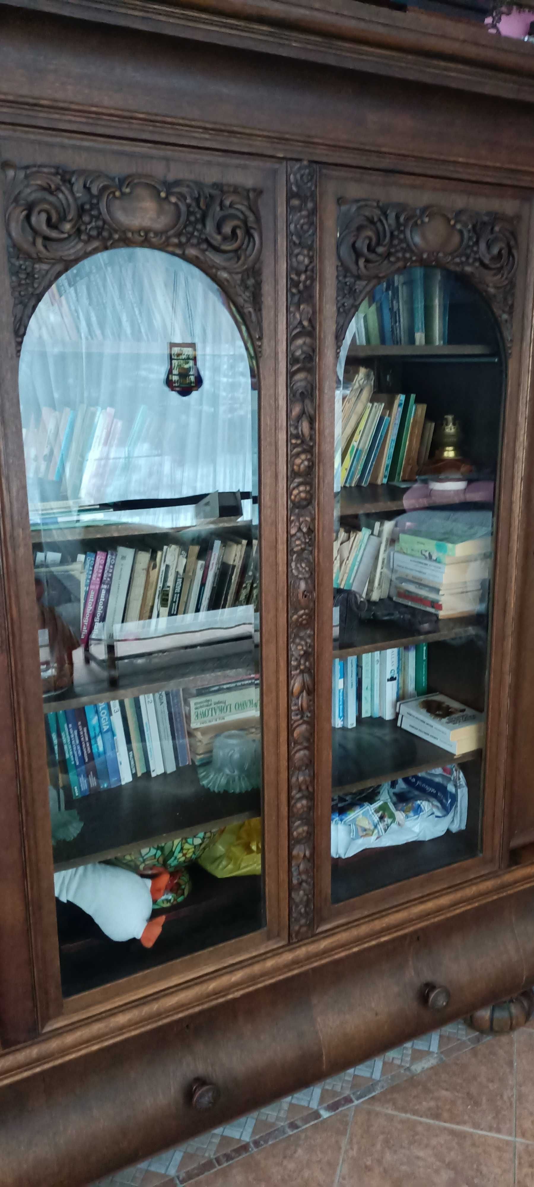 Piękna szafa biblioteczna