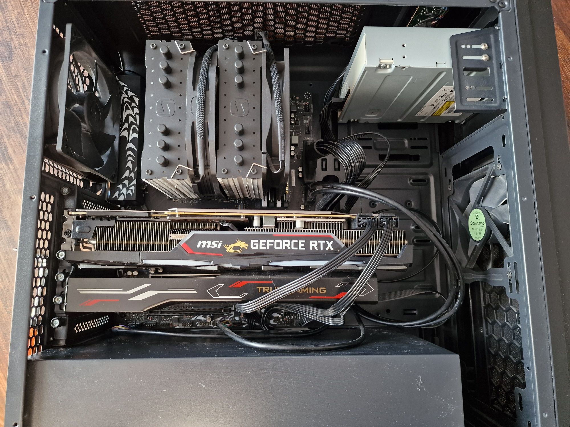 Intel Core i7-8700k, RTX 2080 Super Gaming Trio, 32GB DDR4 3600Mhz,