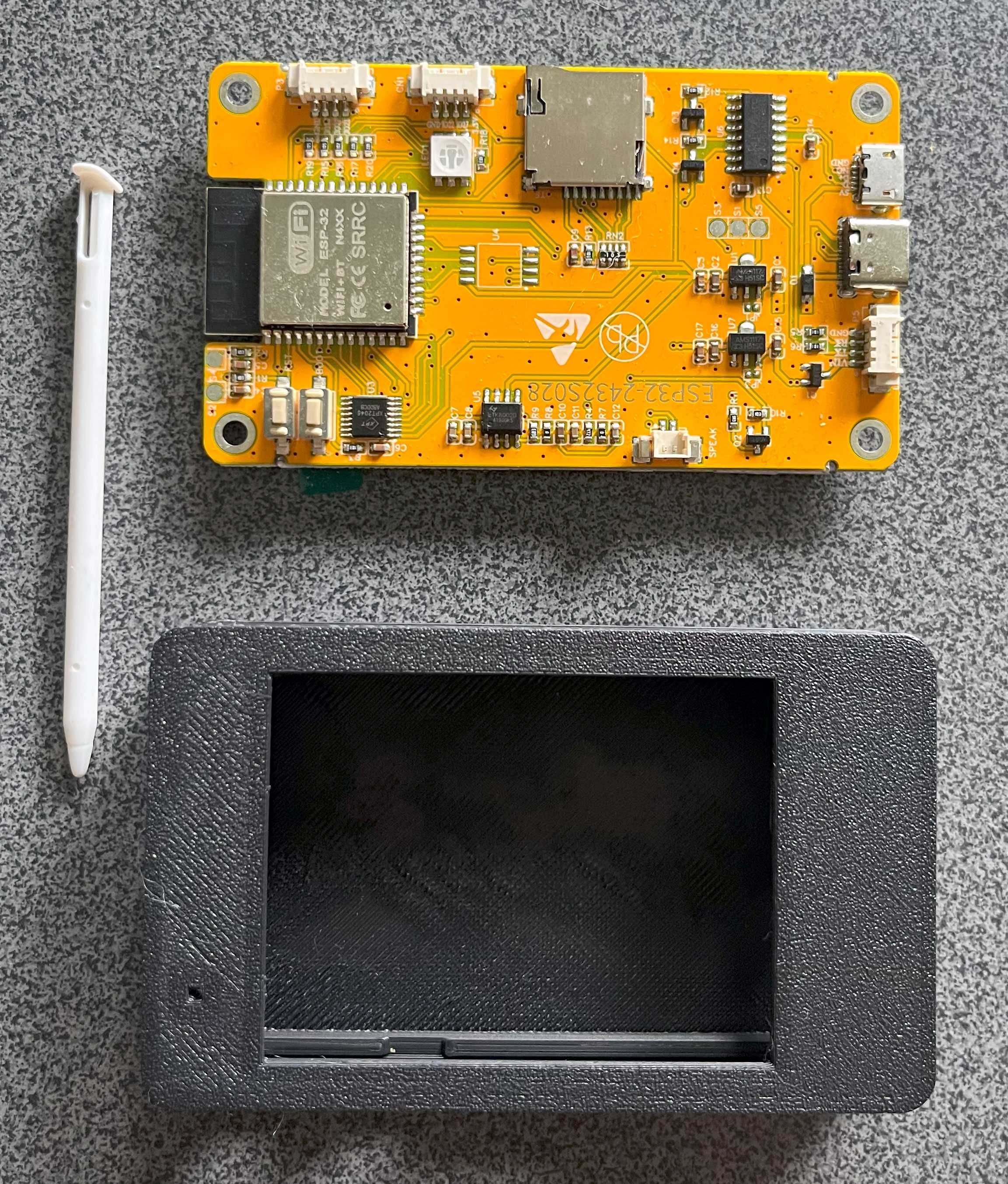 Płytka z wyświetlaczem ESP32 + LCD 2,8 (CYD) + obudowa BRUCE, MARAUDER