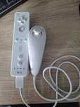 Remote kontroler na Nintendo wii razem z nunchuckiem