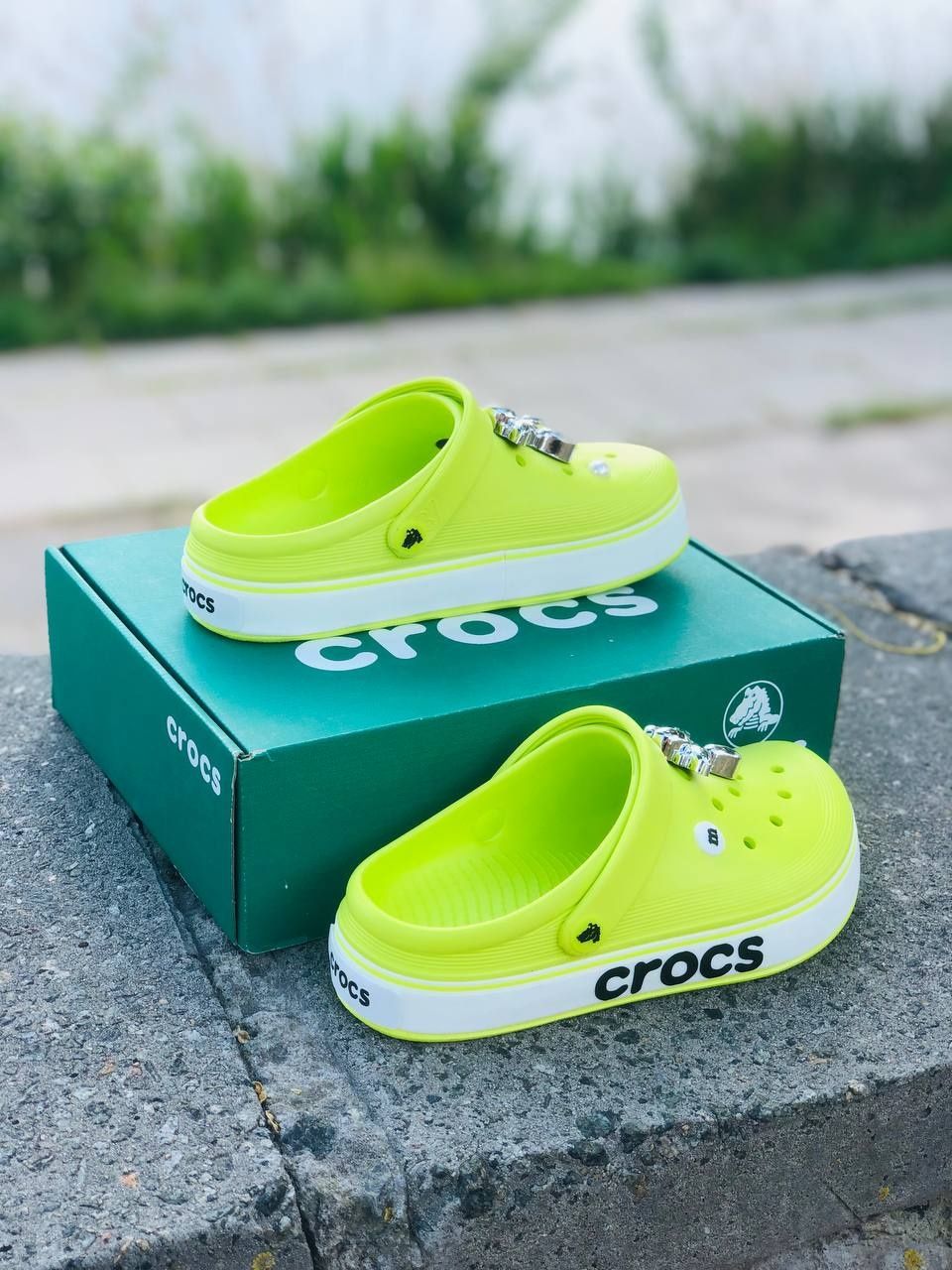 Женские шлепанцы Crocs Салатовые летние кроссы Жіночі крокси