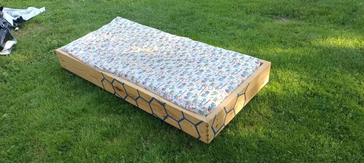 Sprzedam łożko 80x180 z materacem 15cm