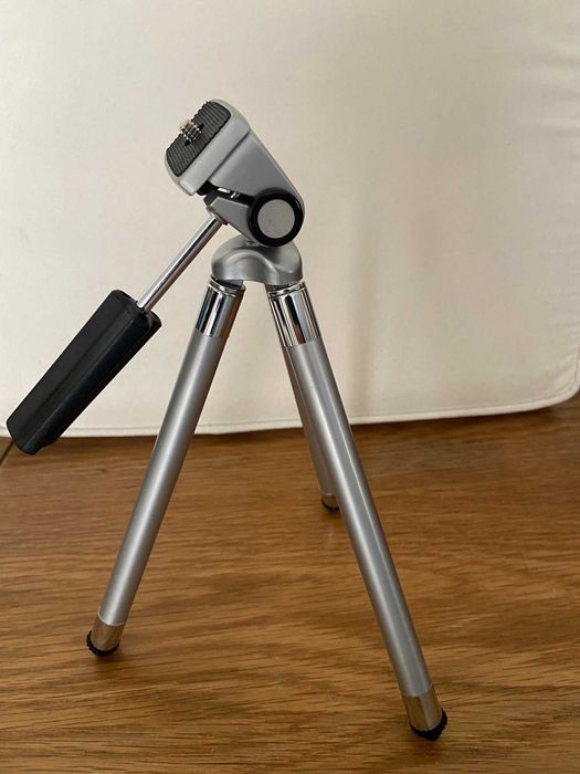 Tripé universal com pernas telescópicas