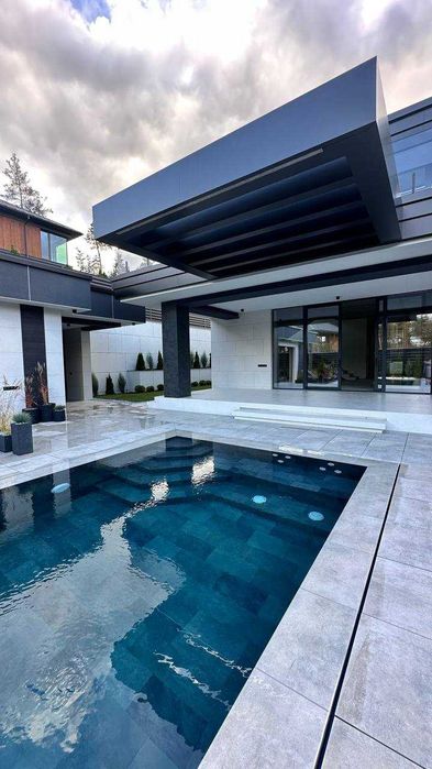 Просторий і стильний будинок в Ходосівці.