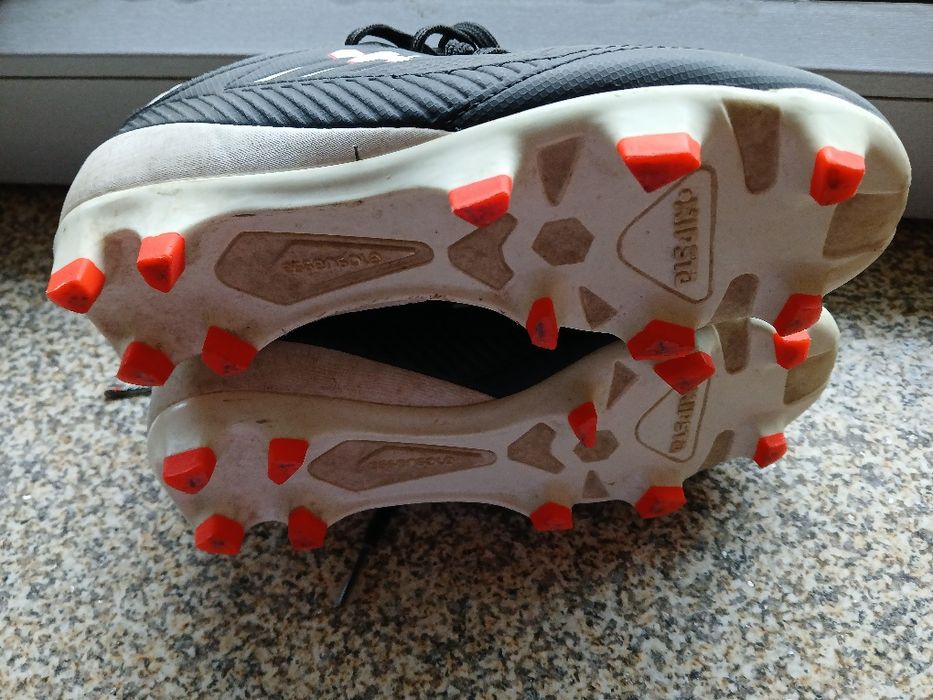 Chuteiras kipsta como novas t.31