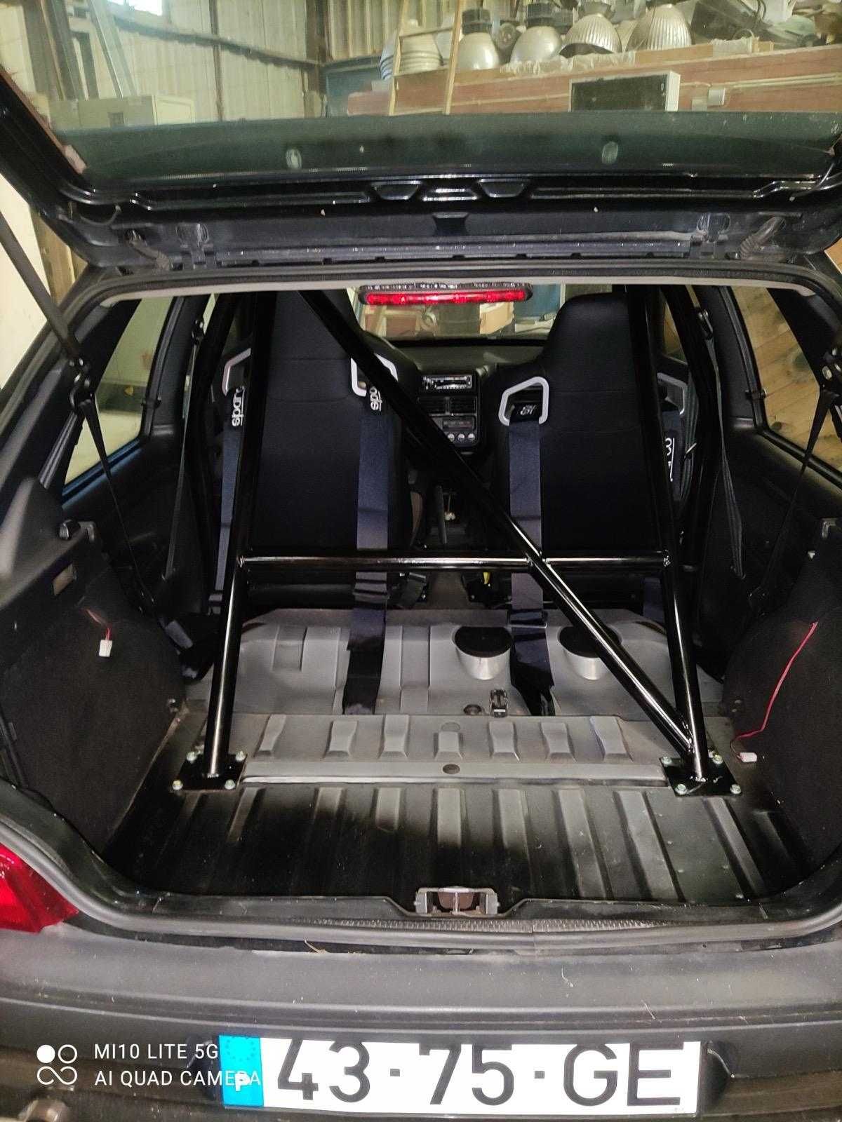 Peugeot 106 XSi com passaporte técnico