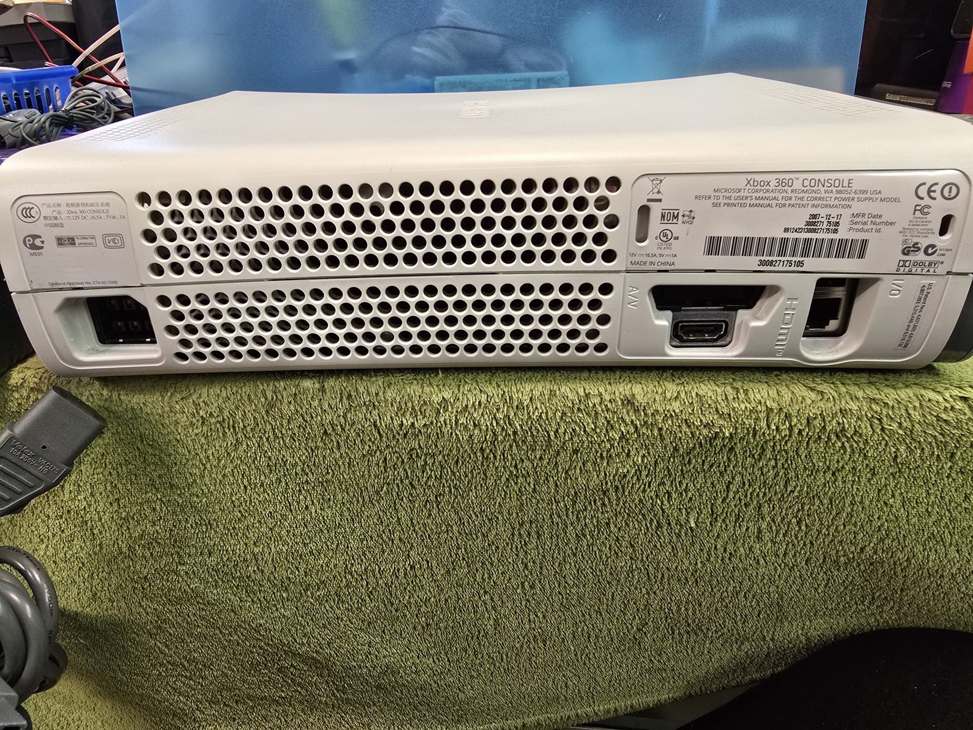XBOX 360 konsola + 2 pady.