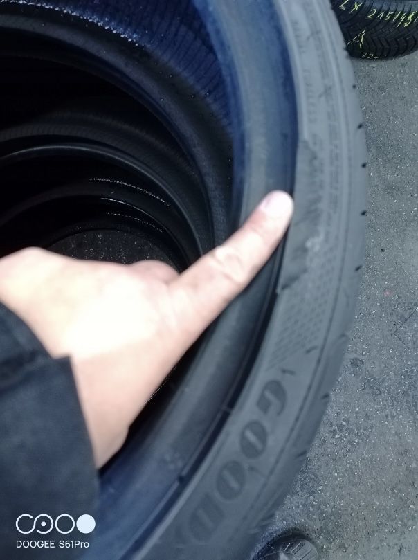 235/35/19 Goodyear F1 SuperSport