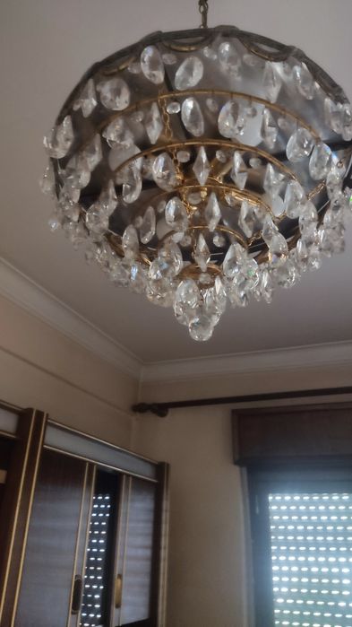 Candeeiro de teto com pedras de cristal