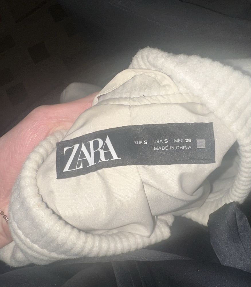 Бомбер бежевий ZARA