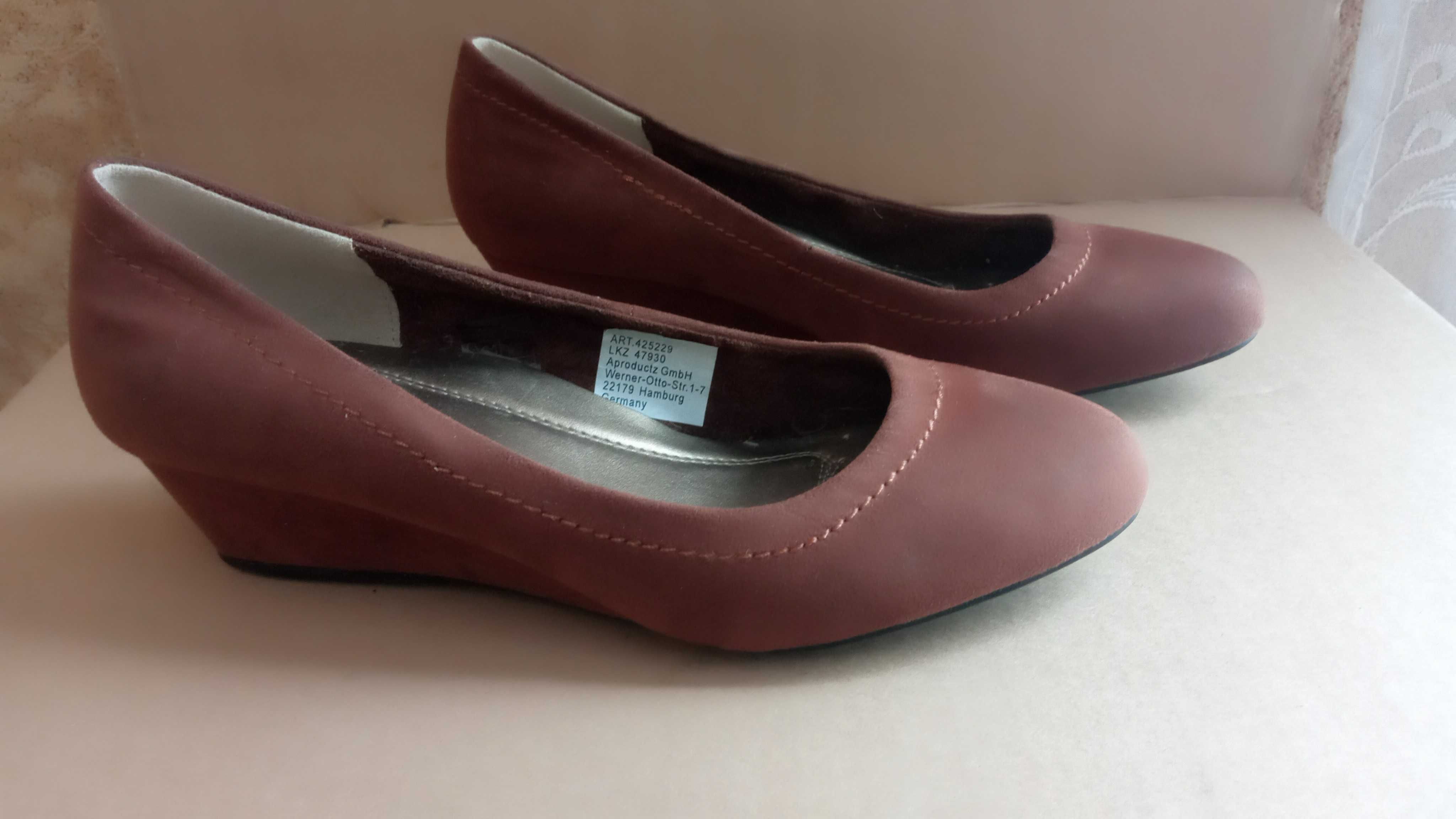 Жіночі замшеві коричневі туфлі німецького бренду Arizona, 38 розмір.