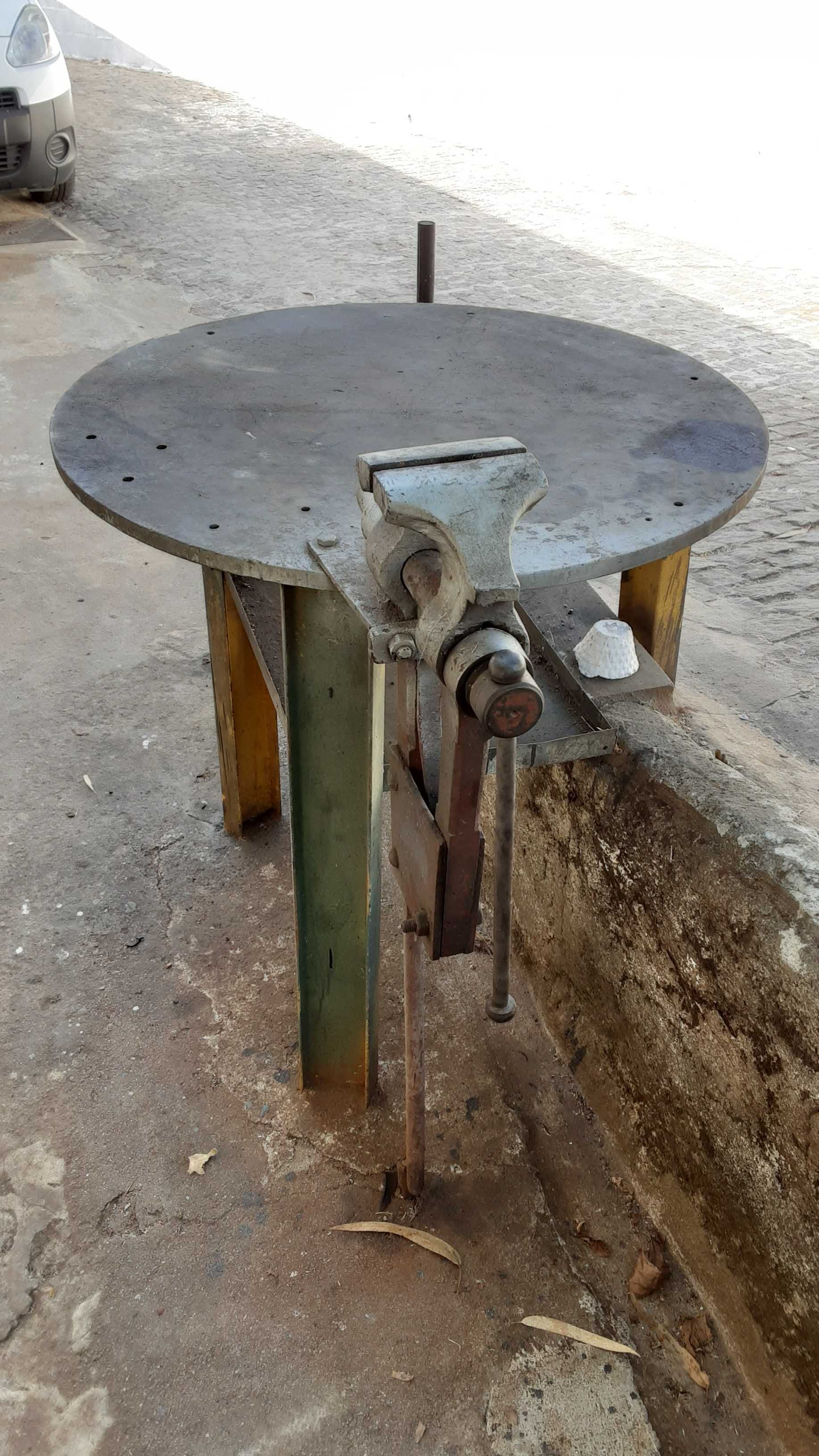 Mesa de soldadura em ferro