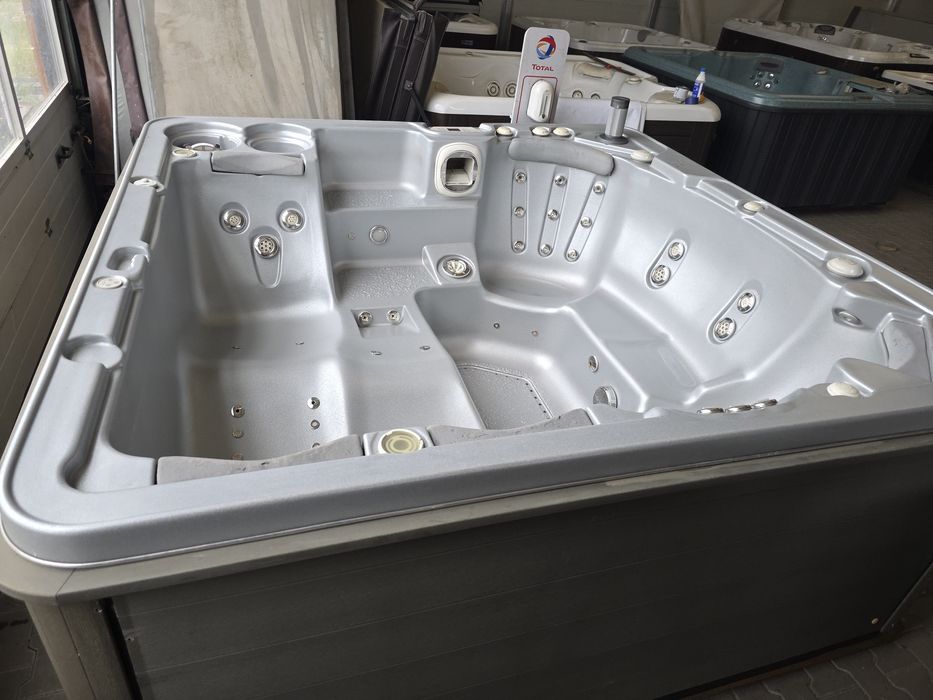 Jacuzzi smoczyszczace hydropool xxl 240x240cm 7 osob 2 lezanki taras