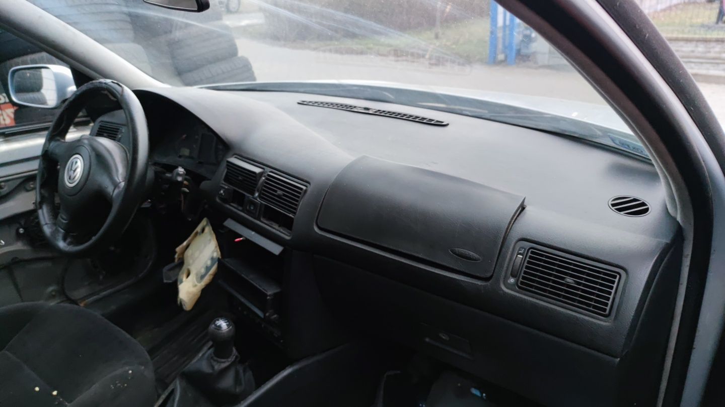 VW golf 4 gryl ze znaczkiem 100zł dawca