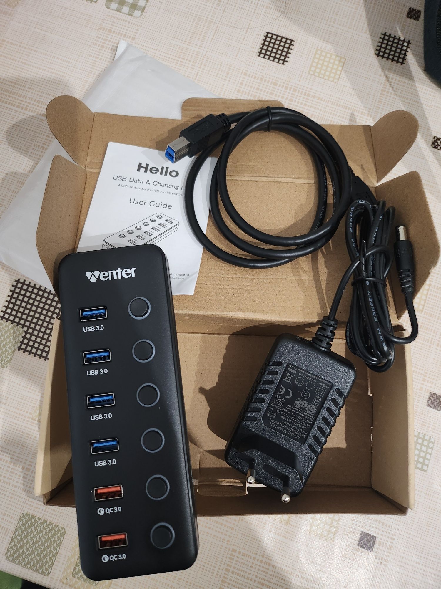 Wenter z 6 portami USB Hub: 4 porty USB 3.0 + 2 porty szybkiego ładowa