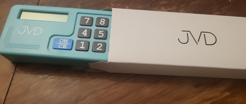 Zegarek JVD dla piłkarza wodoodporny.