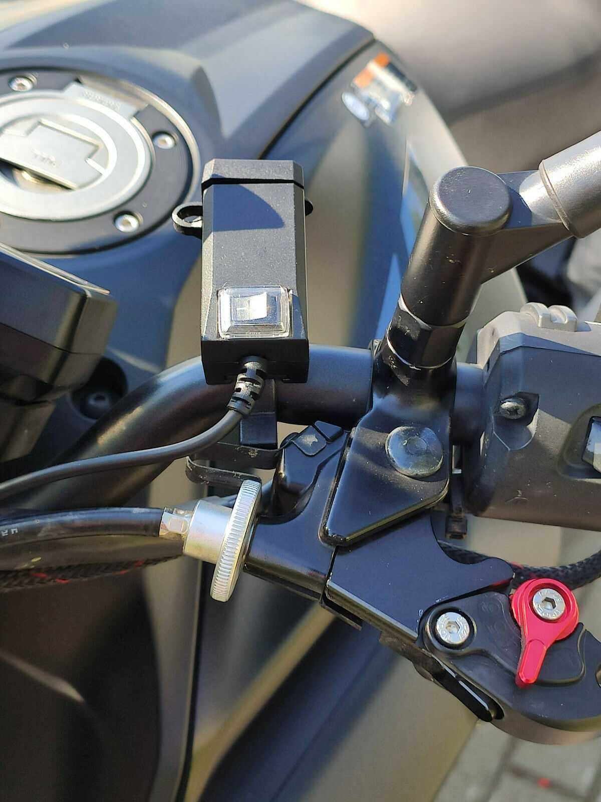 Ładowarka USB QC3.0 Yamaha MT07 MT09 XSR Plug and Play