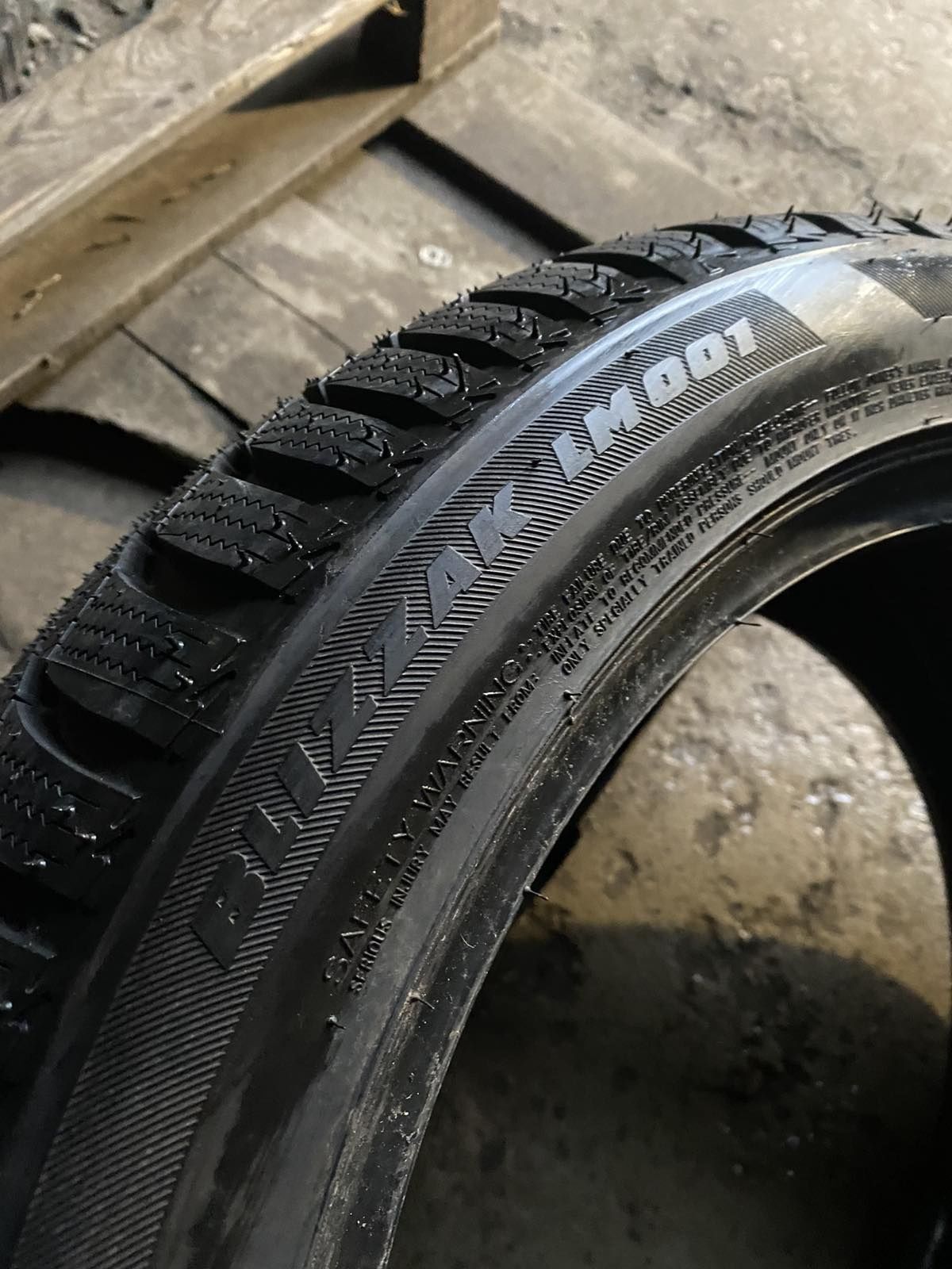 215.50.17 Bridgestone 1шт зима склад шины резина из Европы 50 R17