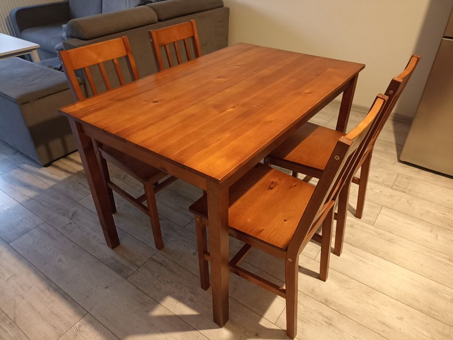 Stół 118x74,5cm i 4 krzesła