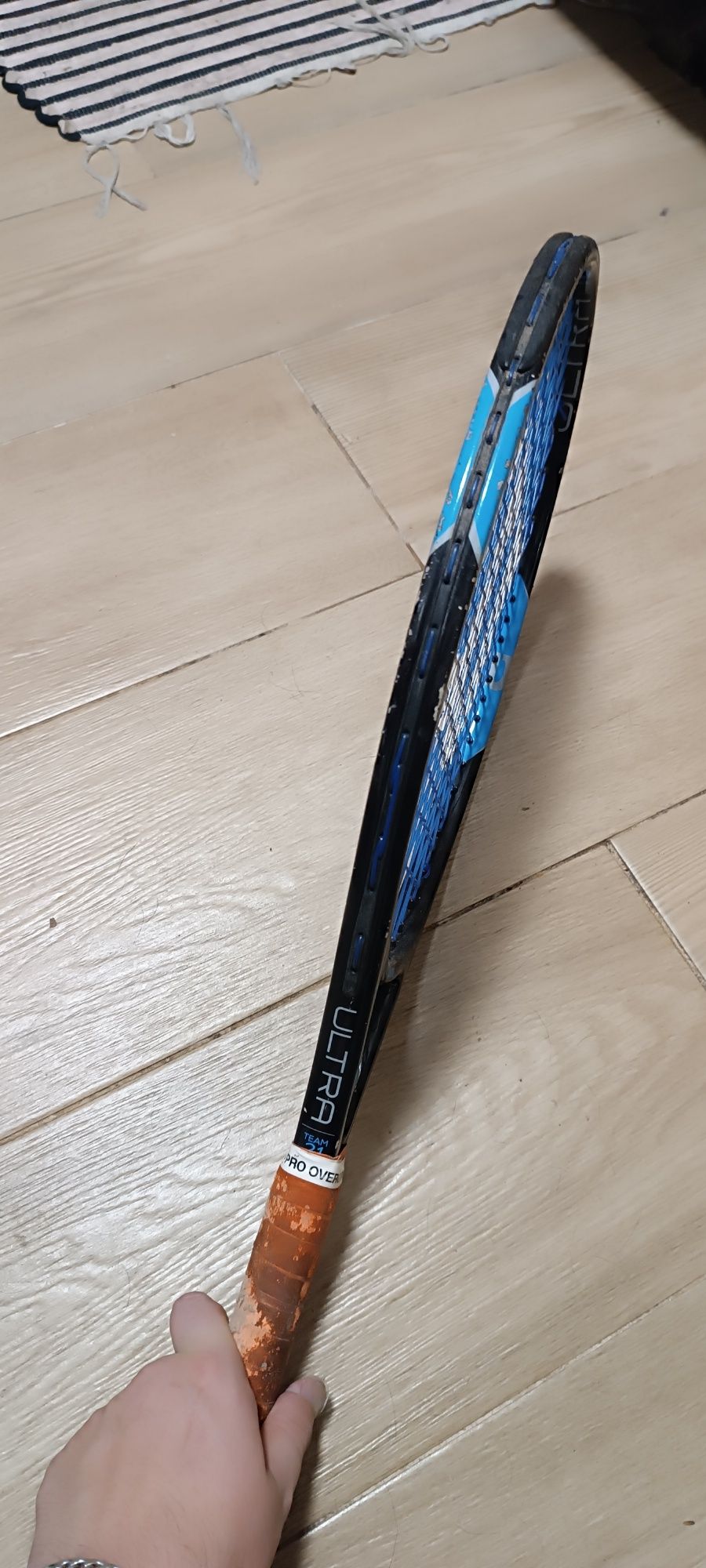raquete de ténis Wilson Ultra 100 V2.