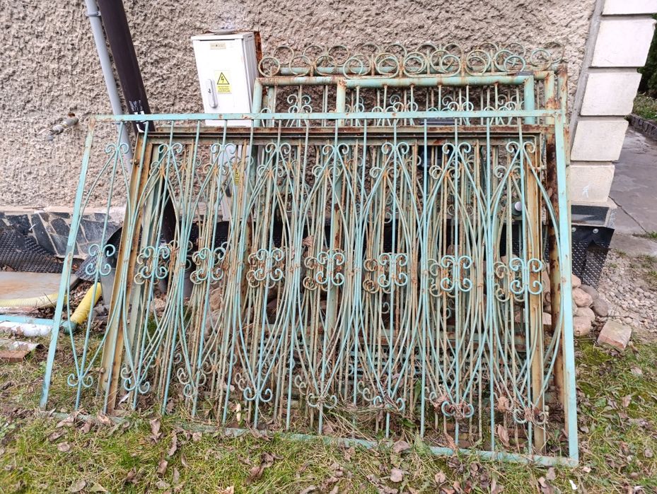 Stare ogrodzenie PRL + brama i furtka