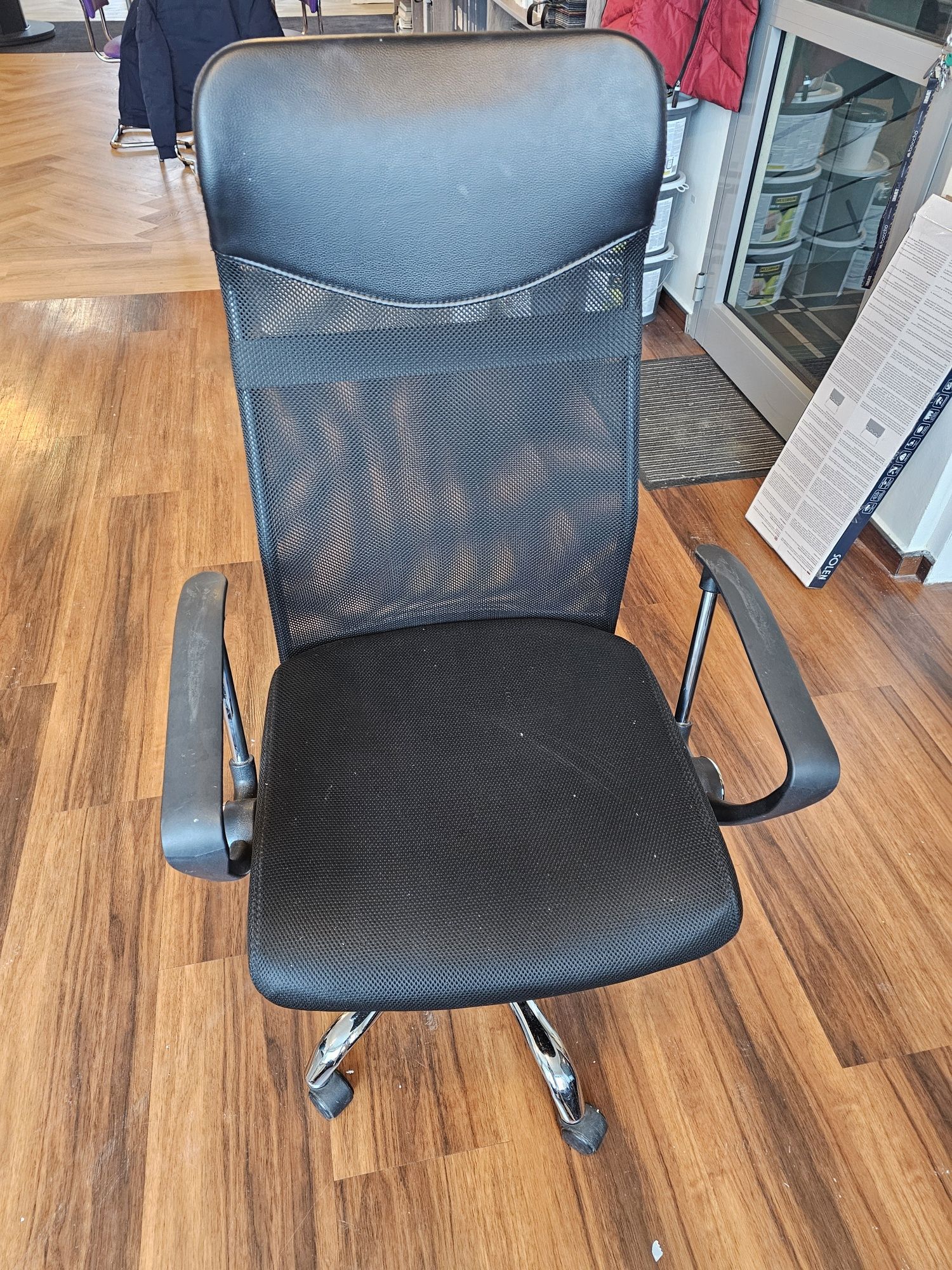 Krzeslo biurowe czarne