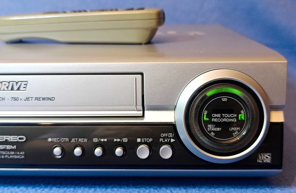 Panasonic NV-FJ80EU (stereo звук).