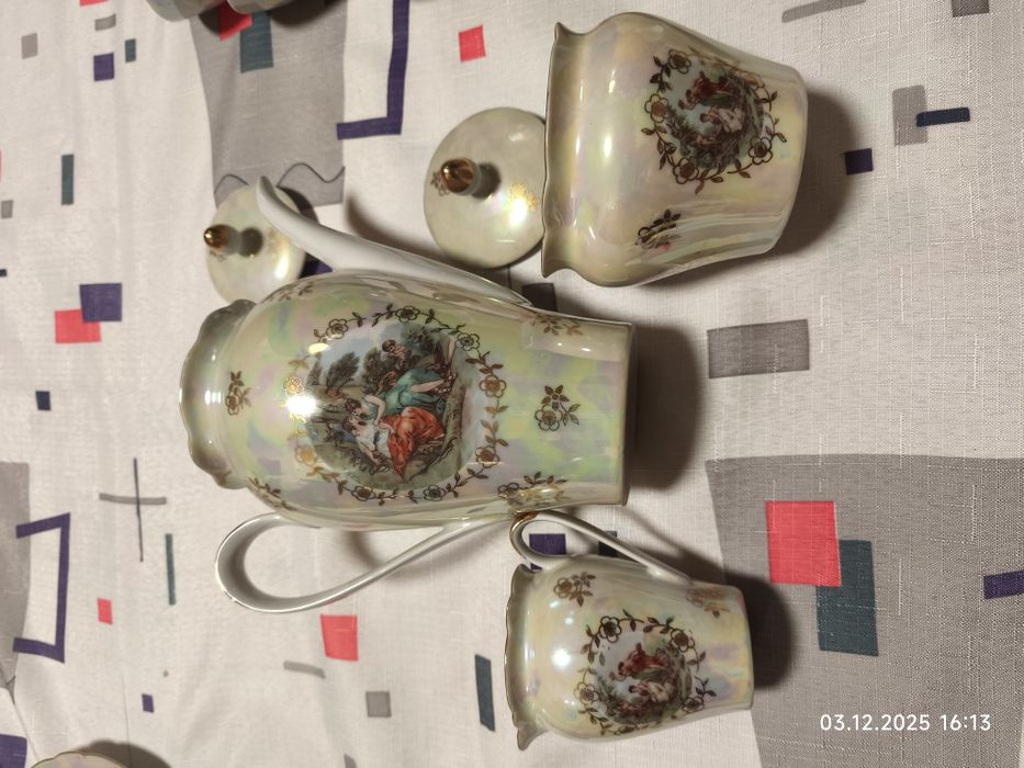 Продам Столовий та чайний сервізи " Мадонна" .