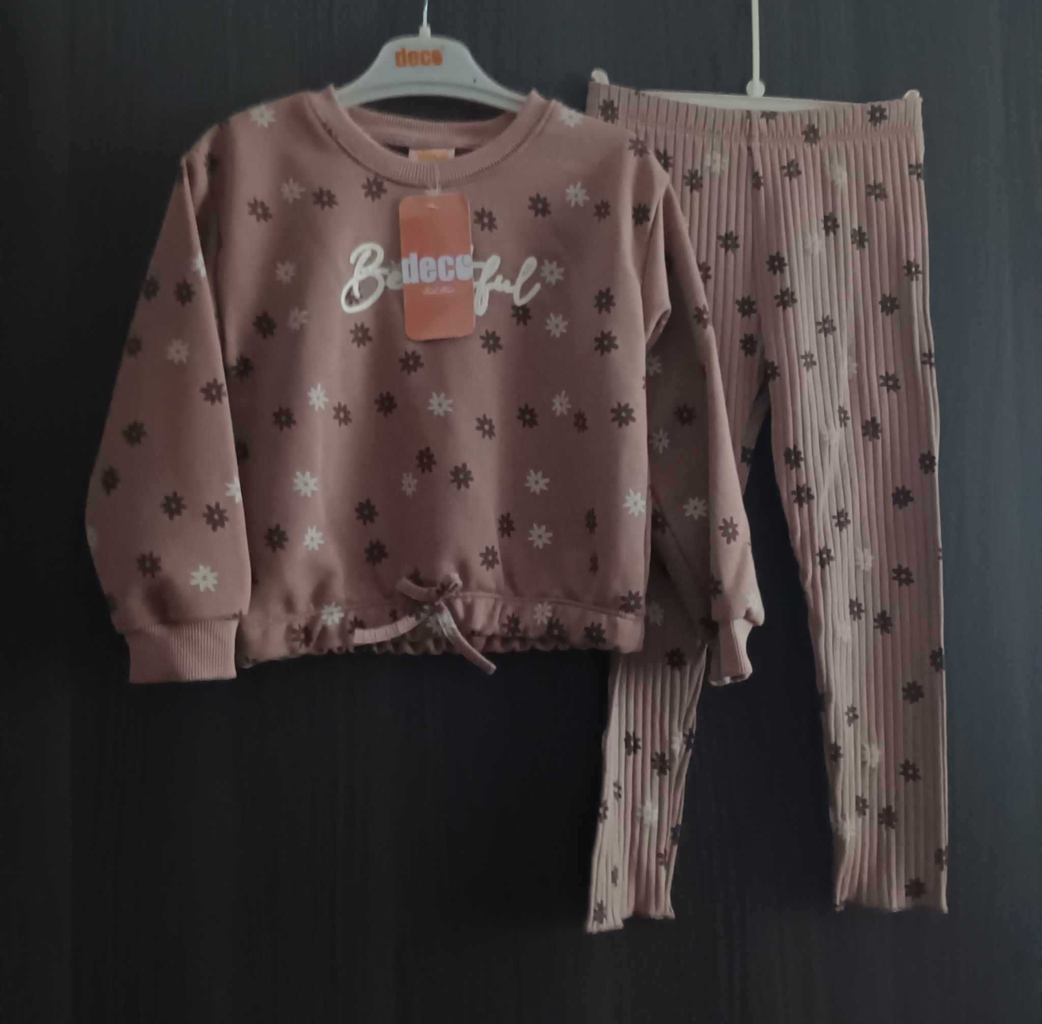Komplet kwiatki bluza leginsy prążek brąz 104