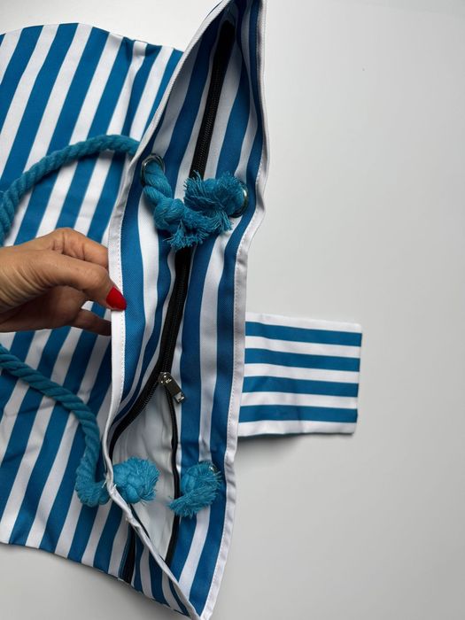 Torba plażowa wodoszczelna z zamkiem duża w paski niebieska biała