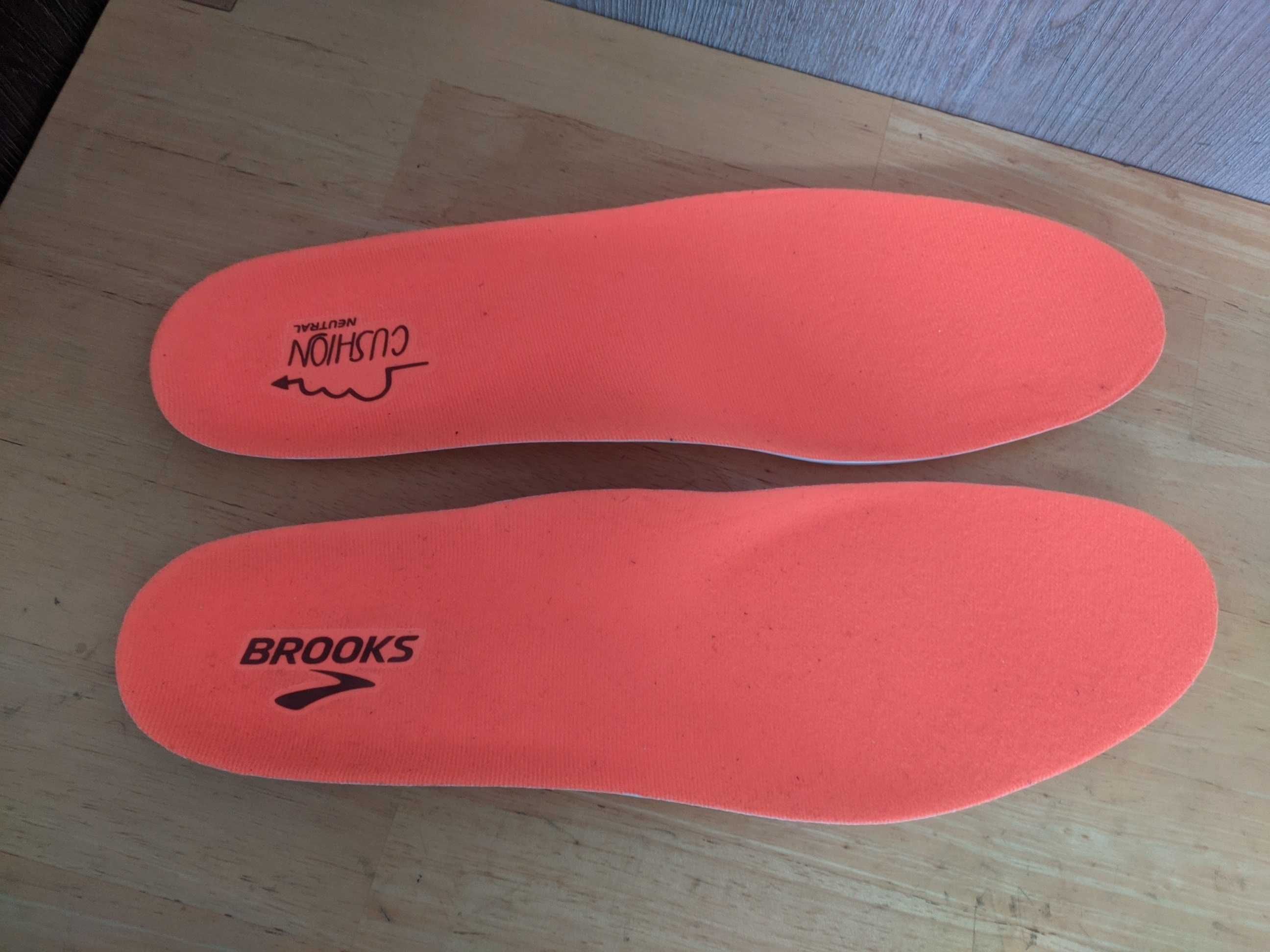 Brooks - бігові кросівки