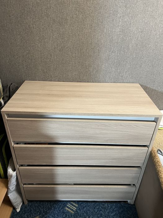 Світлий комод з якісного дерева