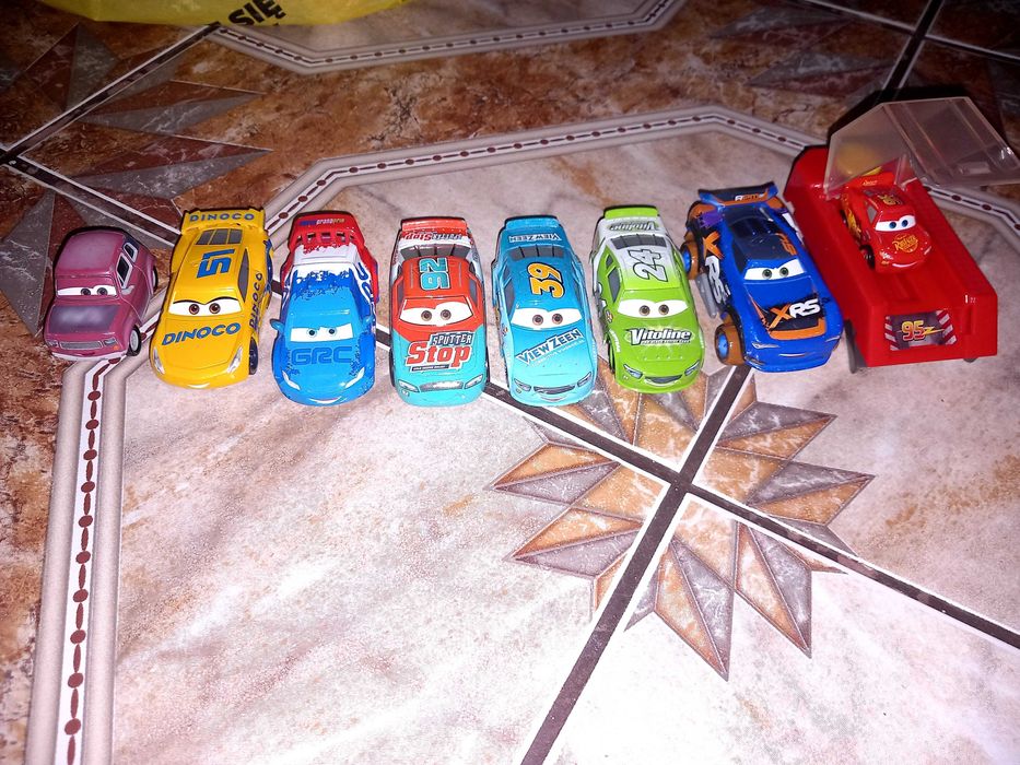 Sprzedam pojazdy widoczne na zdjęciach