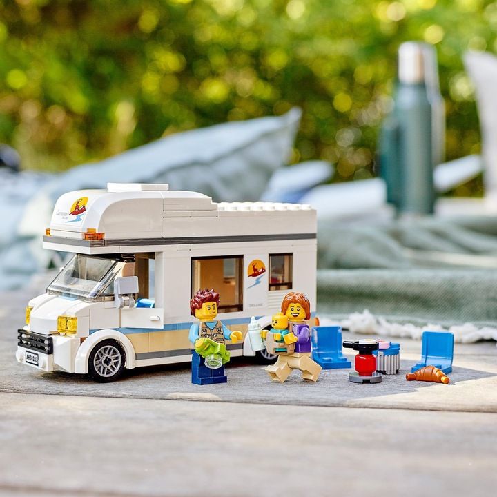 Lego City - Wakacyjny Kamper - 190 Elementów 60283
