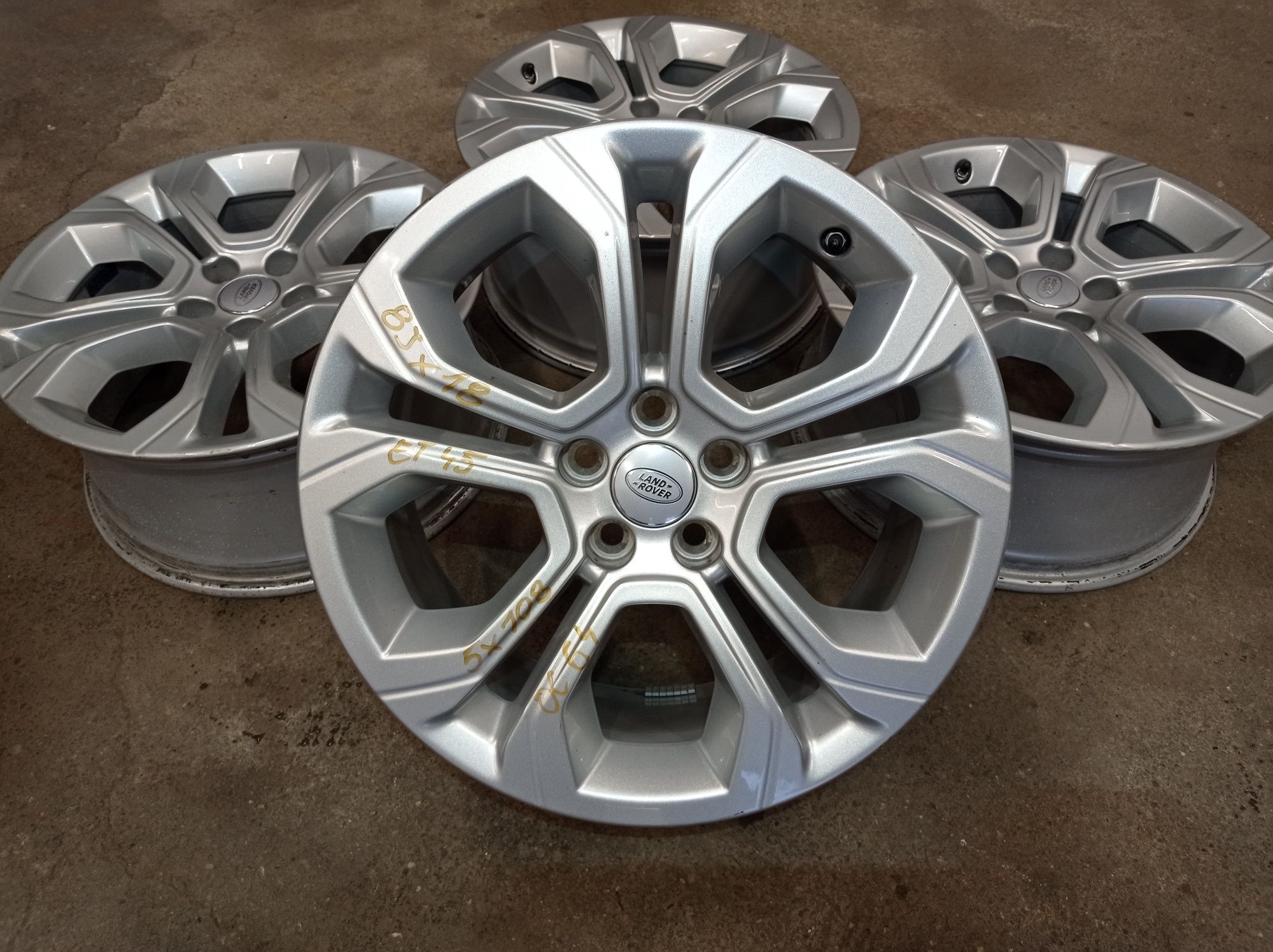 Felgi aluminiowe 8Jx18 et45 5x108 Land Rover+ czujniki