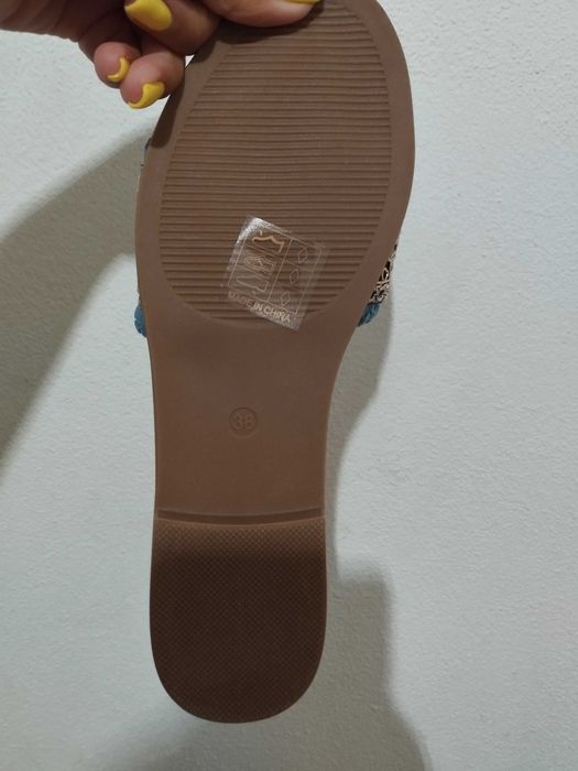 Chinelos modelo Indiano todos trabalhados em azul