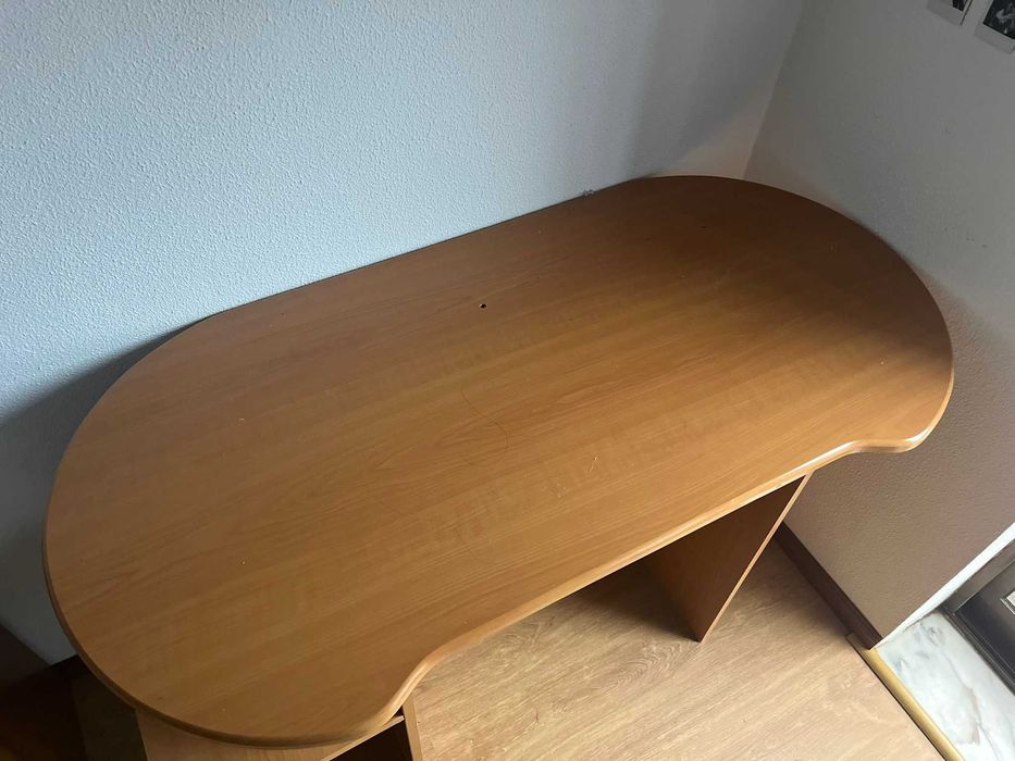 Secretária de quarto