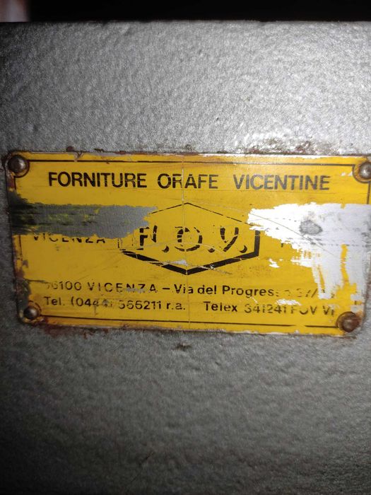 Máquina de puxar fio em ourivesaria