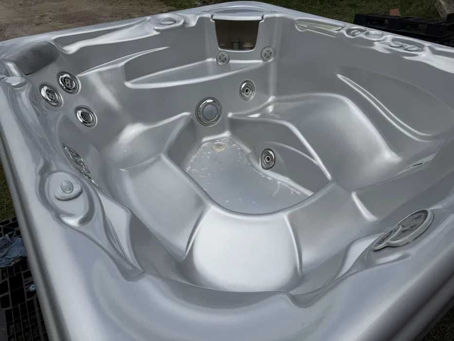 Jacuzzi Hotspring outlet