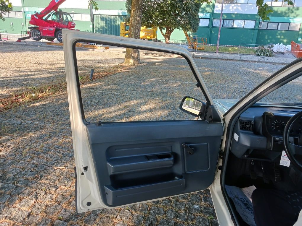 Vendo Renault 5 em bom estado.