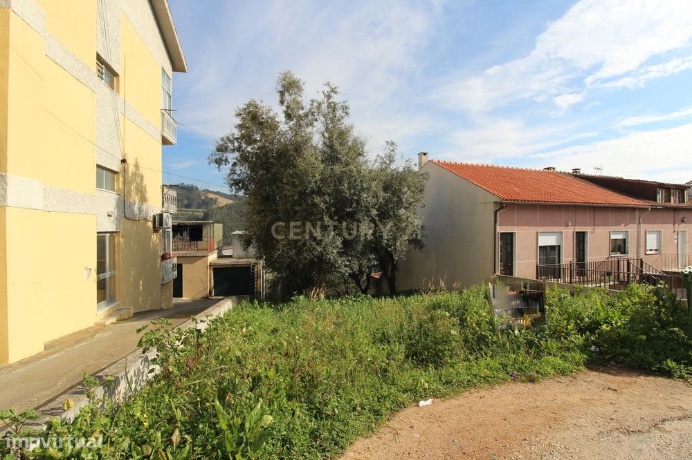 Terreno com viabilidade de construção de Moradia Unifamiliar em Ceira,