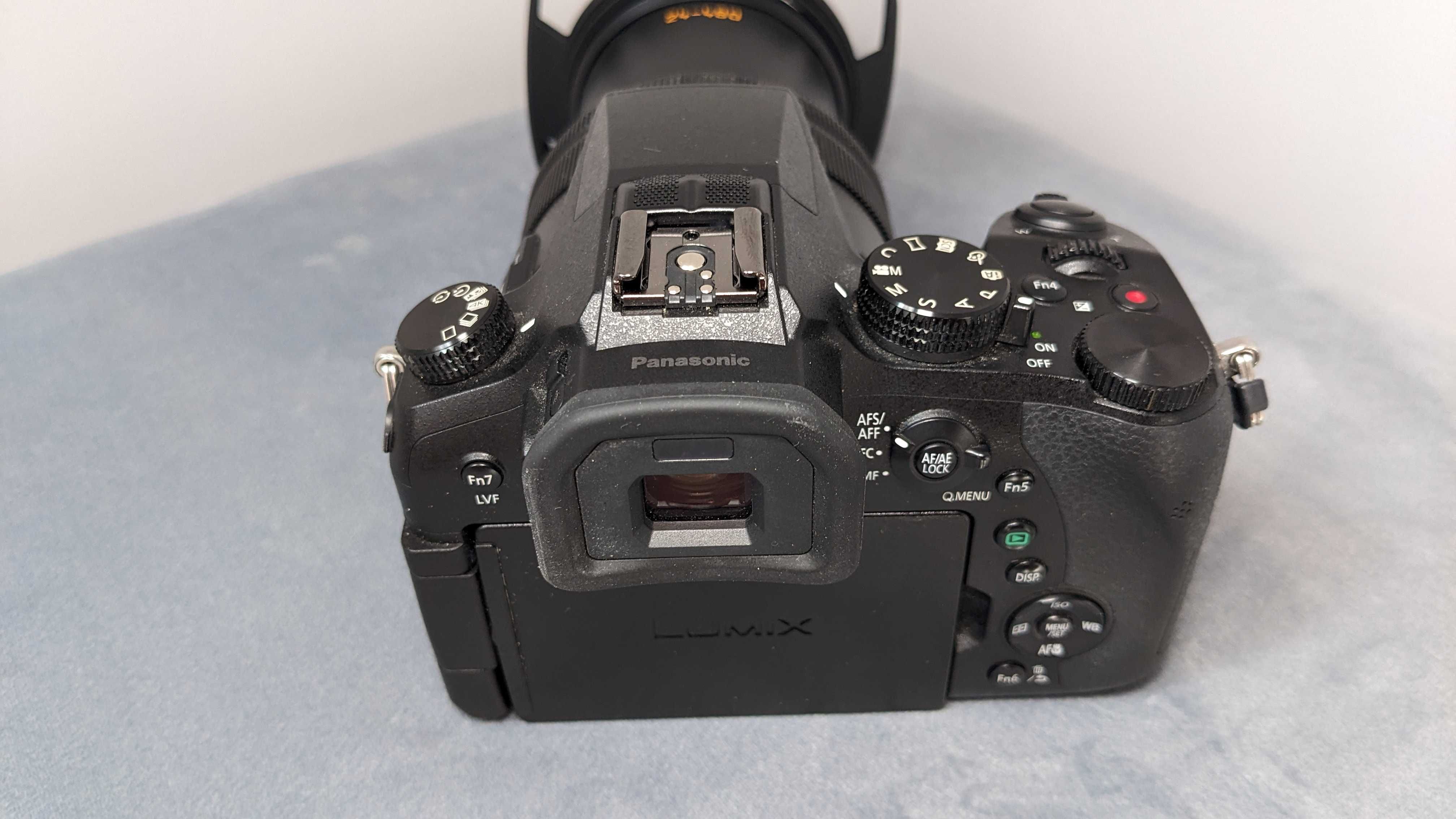 Panasonic Lumix DMC-FZ2000 фото+відеокамера 4К