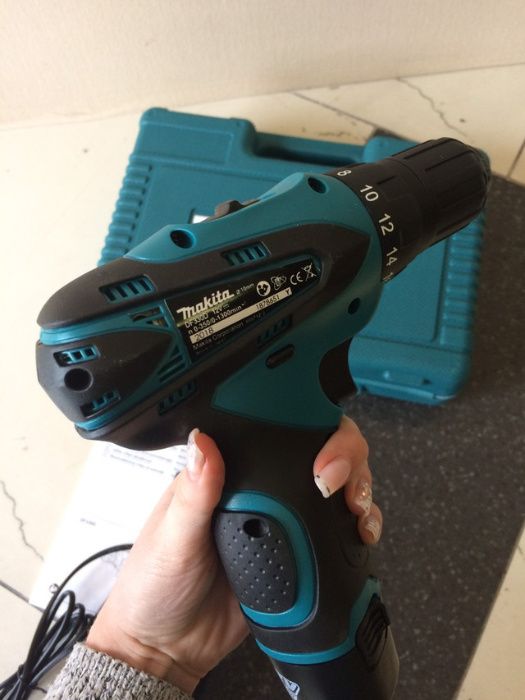 Аккумуляторный Шуруповерт Makita DF330DWE (12V, 2AН) с набором Новый