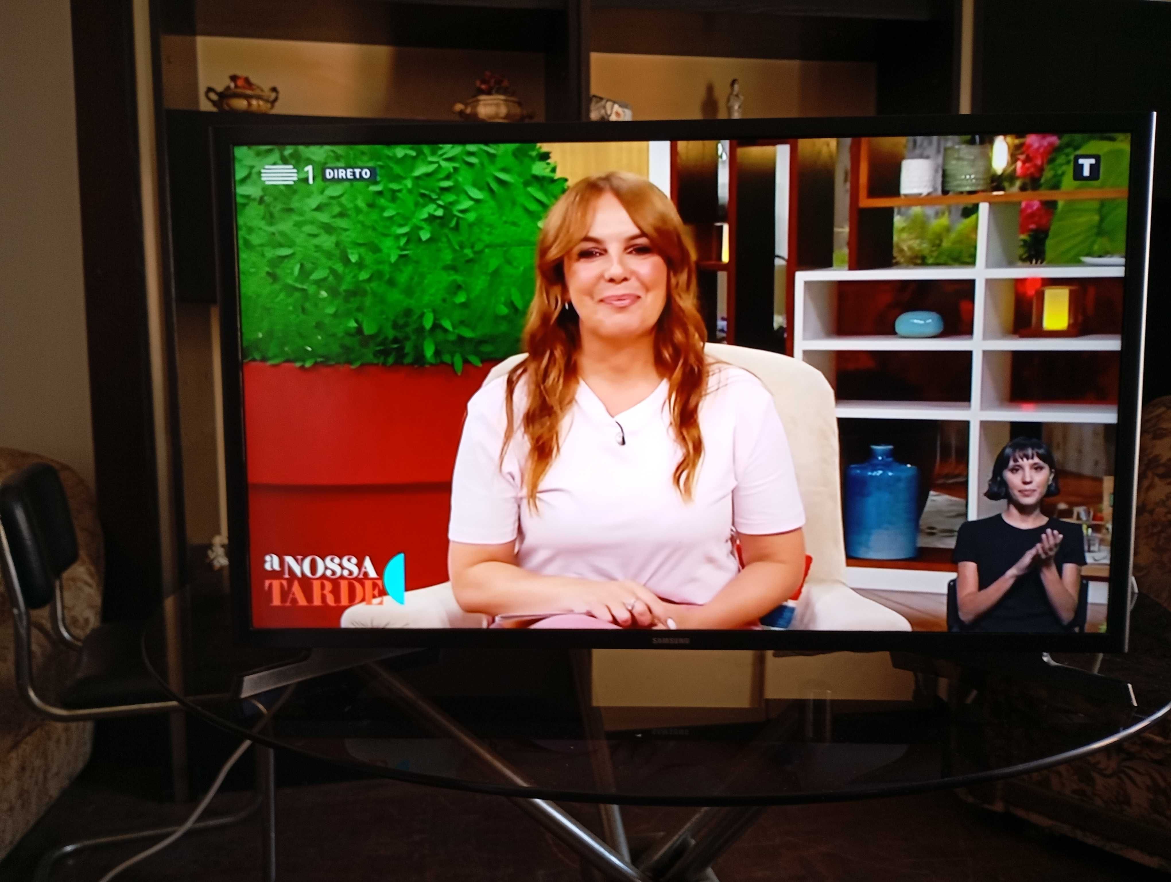 Televisão Samsung 32 polegadas com comando
