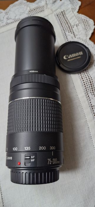CANON 75-300mm com muito pouco uso sem quaisquer riscos ou outros.