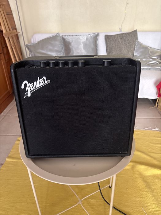 Amplificador para guitarra fender mustang Lt25