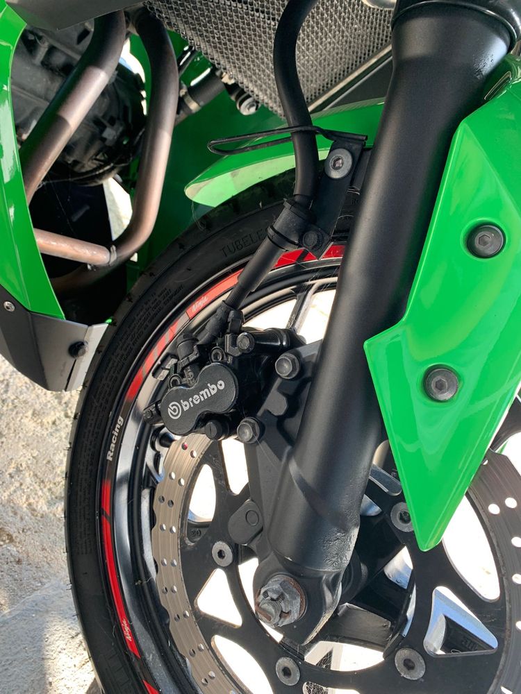 Kawasaki Ninja 300 de 2016 impecavel