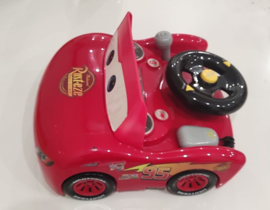 carro McQueen com Guiador sons e buzina