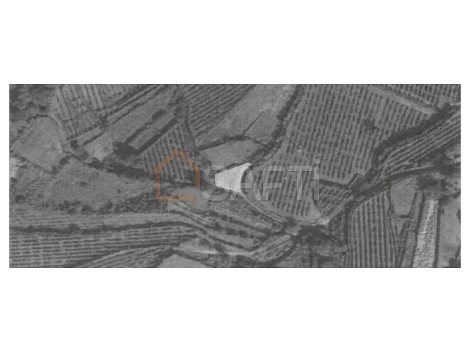 Terreno NÃO CONSTRUTIVO com 270 m2.