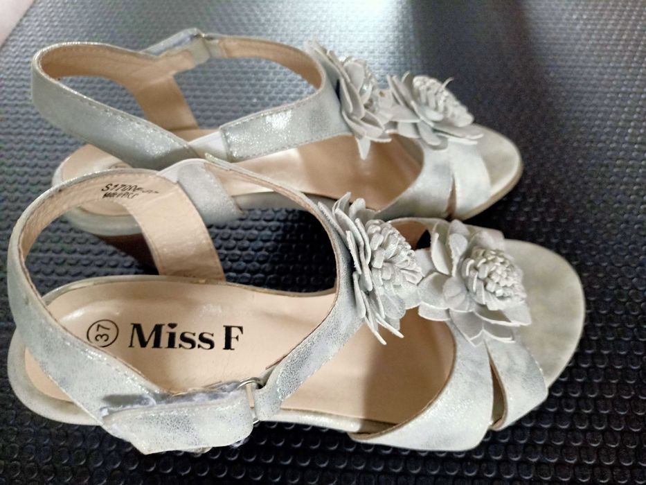 Sandały srebrne r. 37